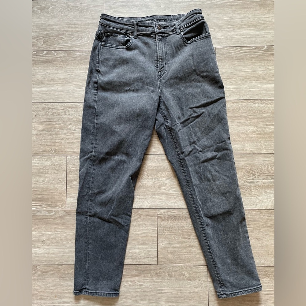 American Eagle mom jean